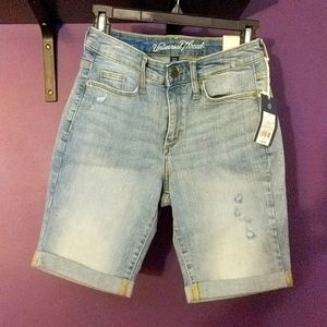 Universal thread bermuda shorts